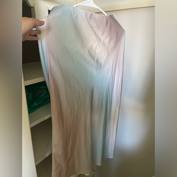 Aritzia Babaton Slip Satin Midi Skirt limited edition size 8 NWOT - Picture 2 of 3